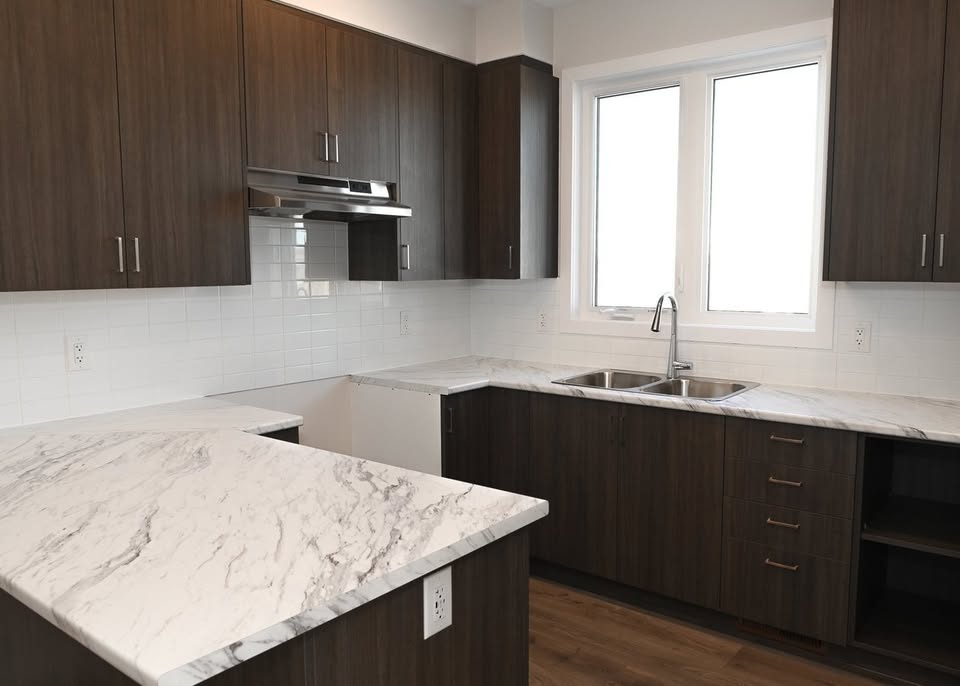 Modern End-Unit Townhome in Barrhaven