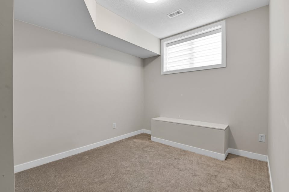 Modern End-Unit Townhome in Barrhaven