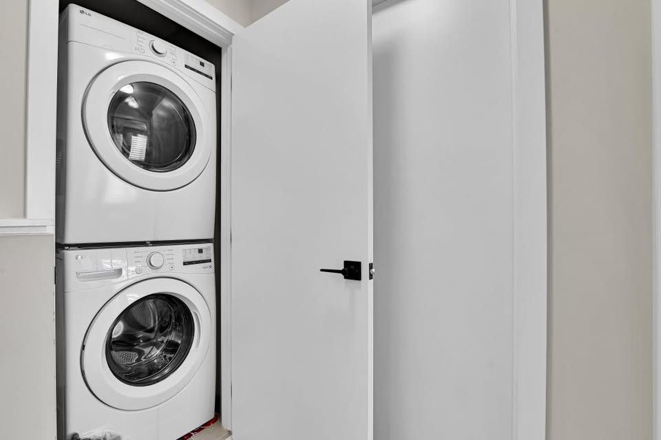 Modern End-Unit Townhome in Barrhaven