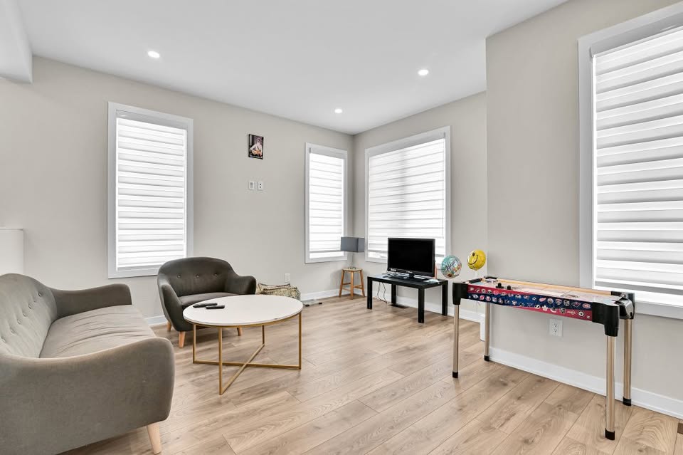 Modern End-Unit Townhome in Barrhaven
