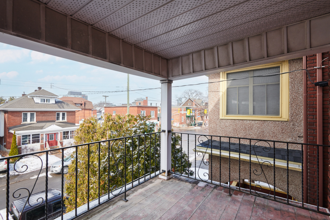 Listing photo thumbnail