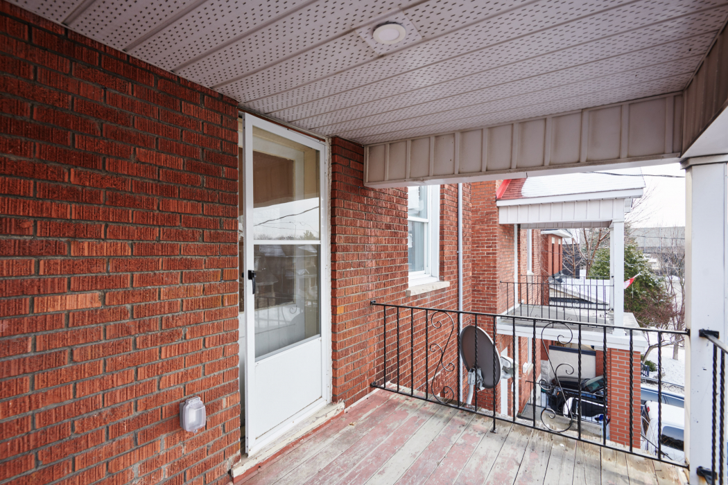 Listing photo thumbnail