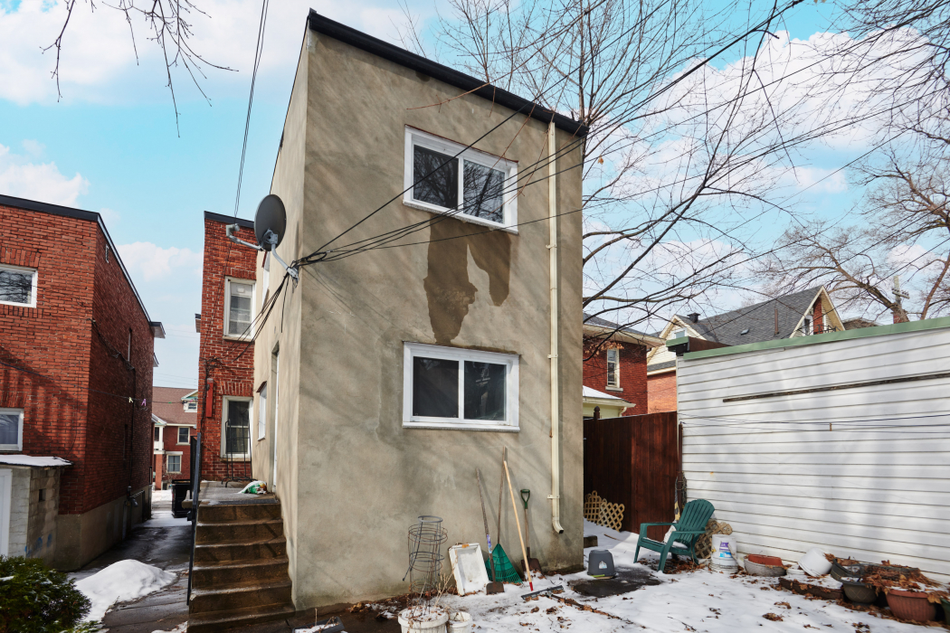 Listing photo thumbnail