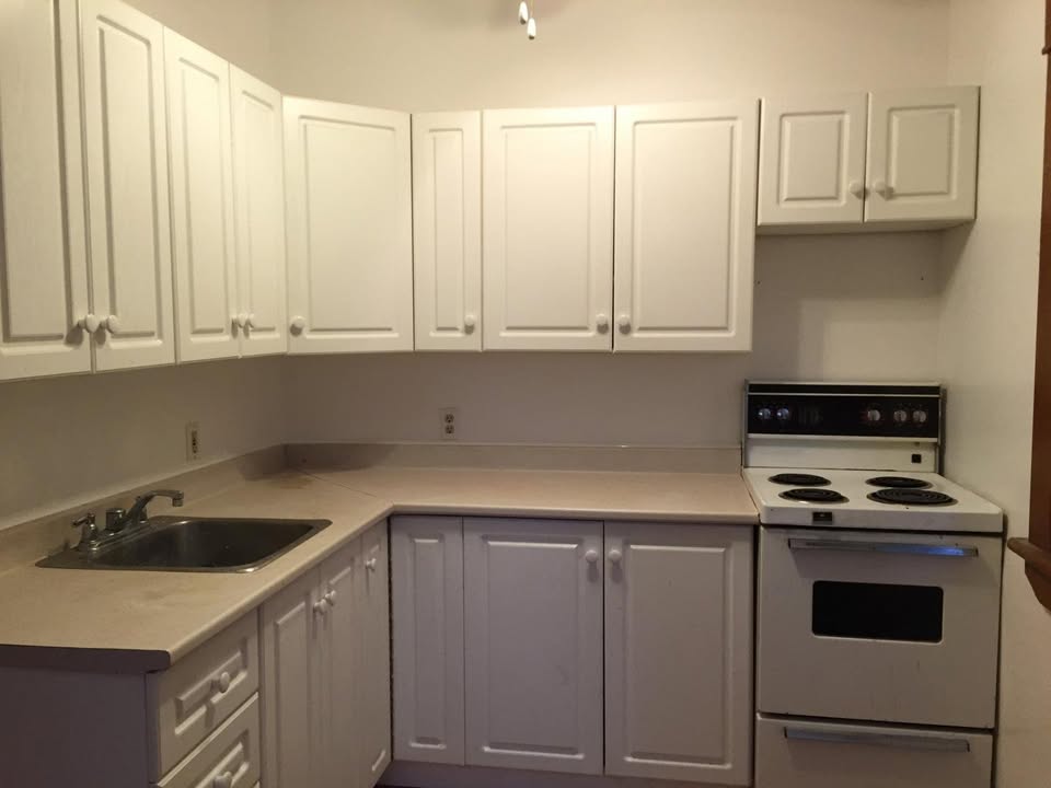 Charming 2-Bed + Den in The Glebe