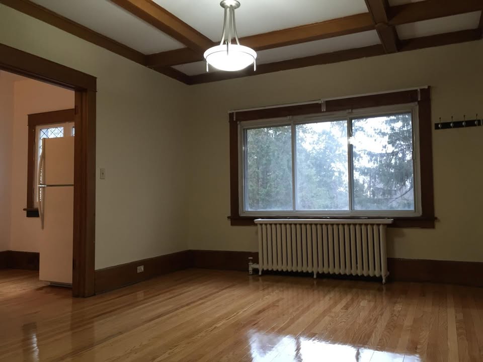 Charming 2-Bed + Den in The Glebe
