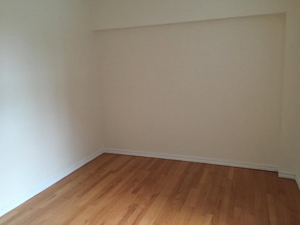 Charming 2-Bed + Den in The Glebe