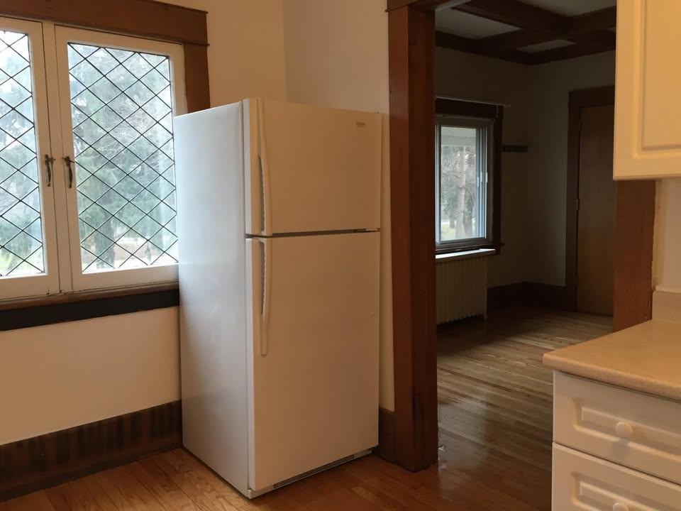 Charming 2-Bed + Den in The Glebe