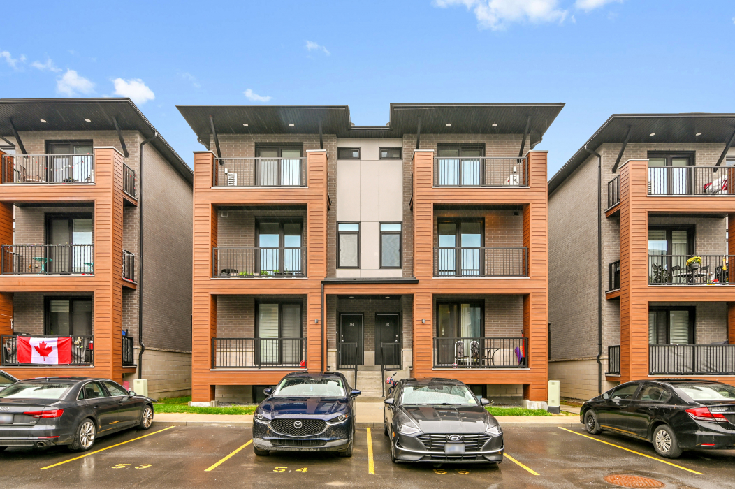 2 Bedroom Upper Townhouse Suite