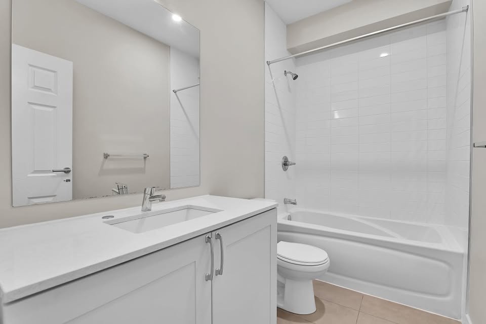 2 Bedroom Upper Townhouse Suite