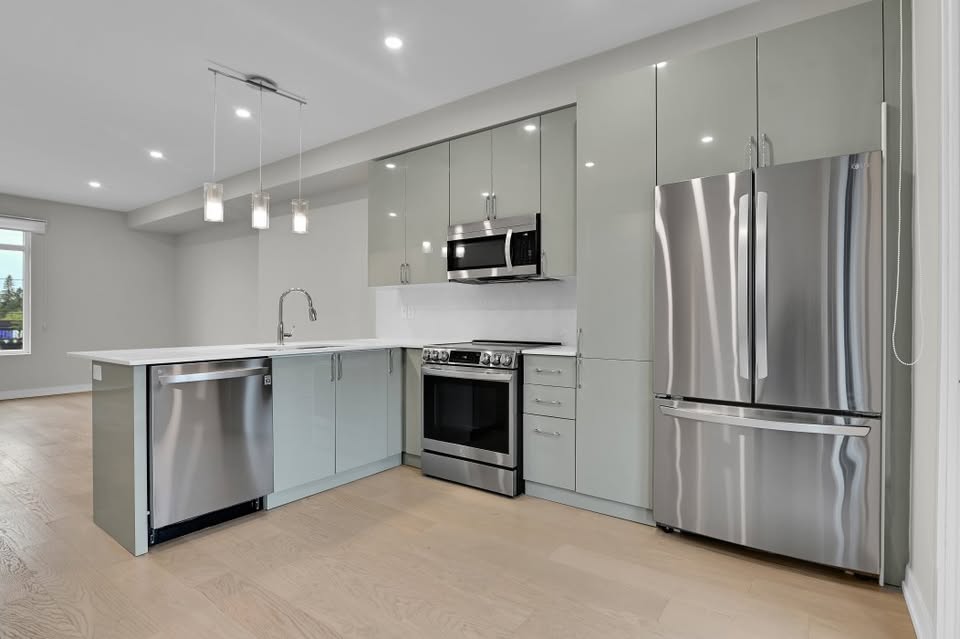2 Bedroom Upper Townhouse Suite