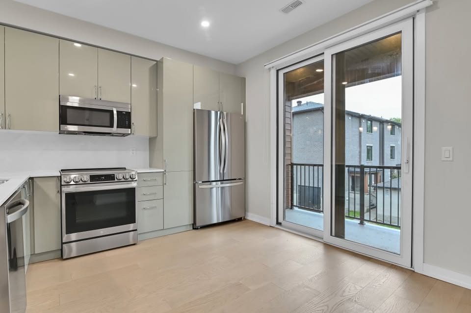 2 Bedroom Upper Townhouse Suite
