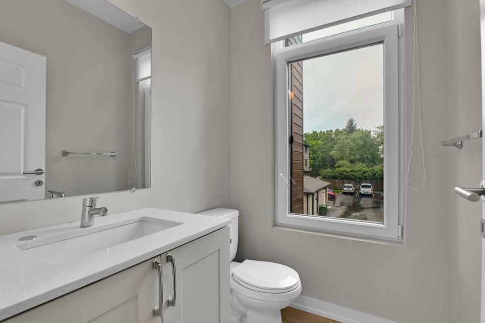 2 Bedroom Upper Townhouse Suite