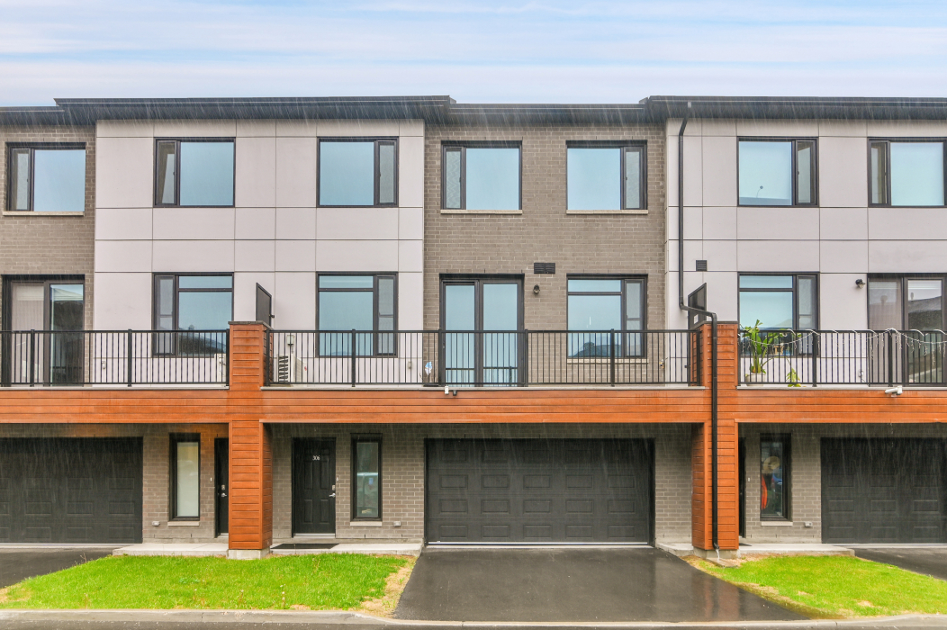 3 Beds 2.5 Baths Townhouse with Double Garage