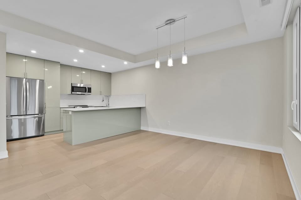 3 Beds 2.5 Baths Townhouse with Double Garage
