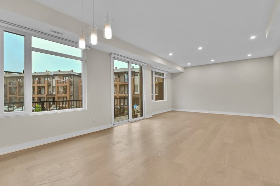3 Beds 2.5 Baths Townhouse with Double Garage