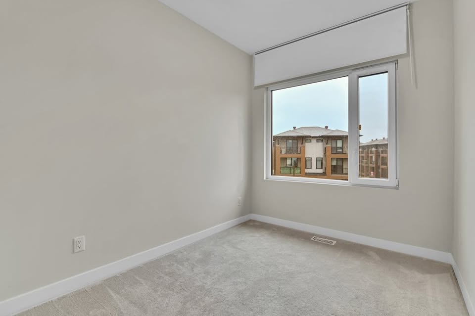 3 Beds 2.5 Baths Townhouse with Double Garage