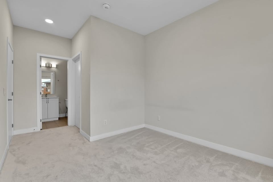 3 Beds 2.5 Baths Townhouse with Double Garage