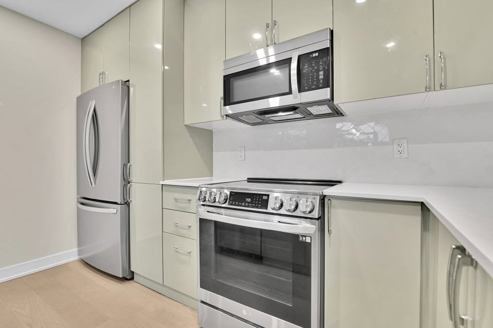 3 Beds 2.5 Baths Townhouse with Double Garage