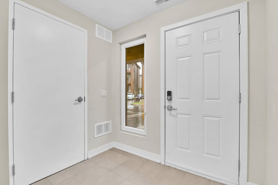 3 Beds 2.5 Baths Townhouse with Double Garage