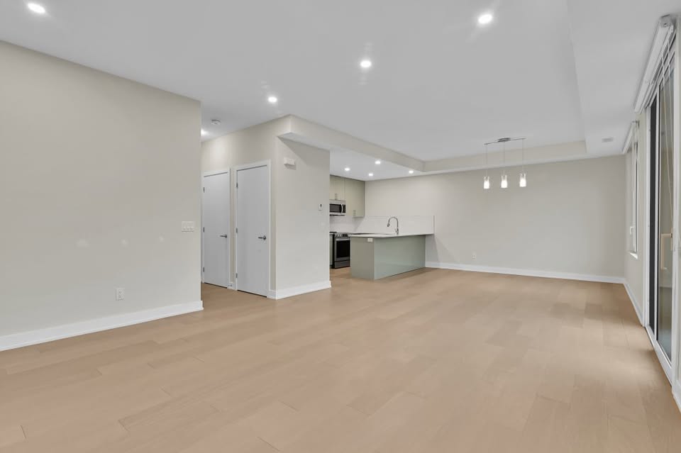 3 Beds 2.5 Baths Townhouse with Double Garage