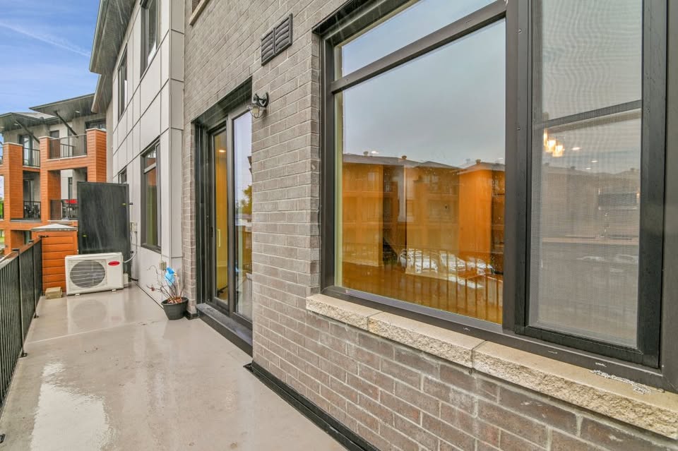 3 Beds 2.5 Baths Townhouse with Double Garage