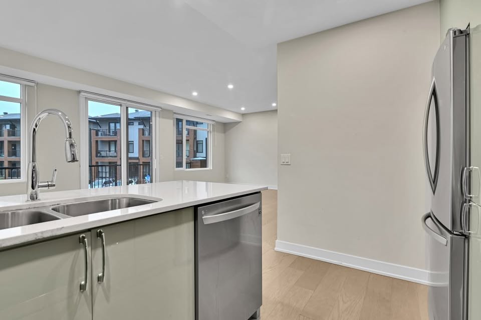 3 Beds 2.5 Baths Townhouse with Double Garage