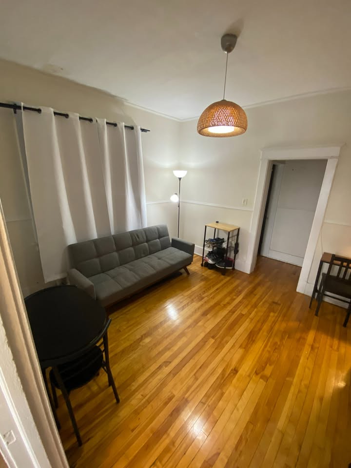 Studio Apartment Centretown