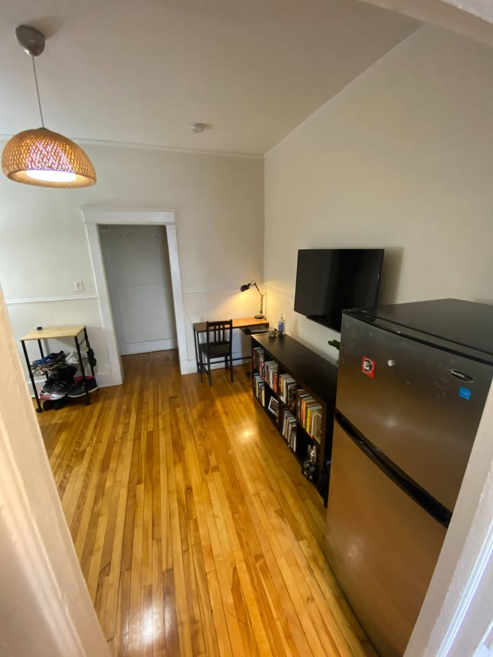 Studio Apartment Centretown