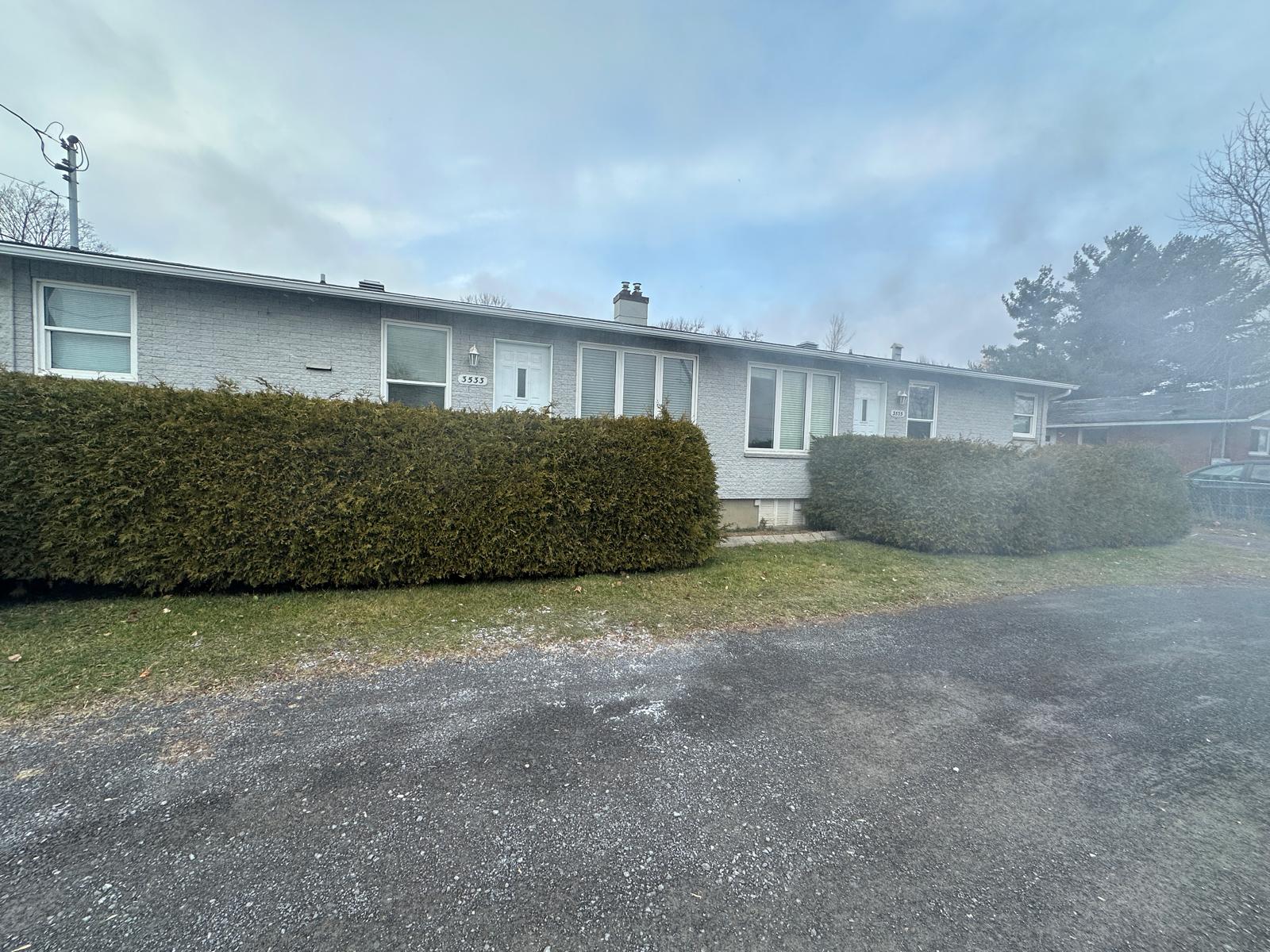 Exterior view of the apartment building at 3533 Innes Rd. in Orleans, Ottawa.
