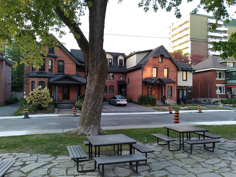Exterior view of the apartment building located at 269 MacLeod Street, Downtown Ottawa.