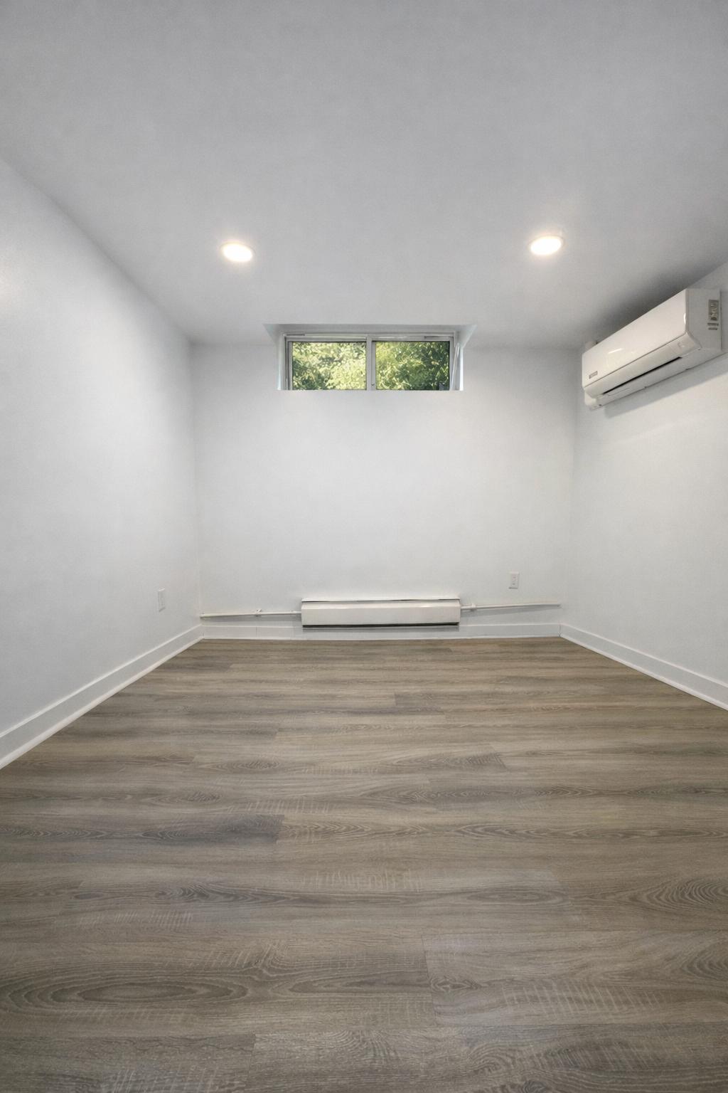 1 Bedroom Basement Apartment steps from Rideau Canal