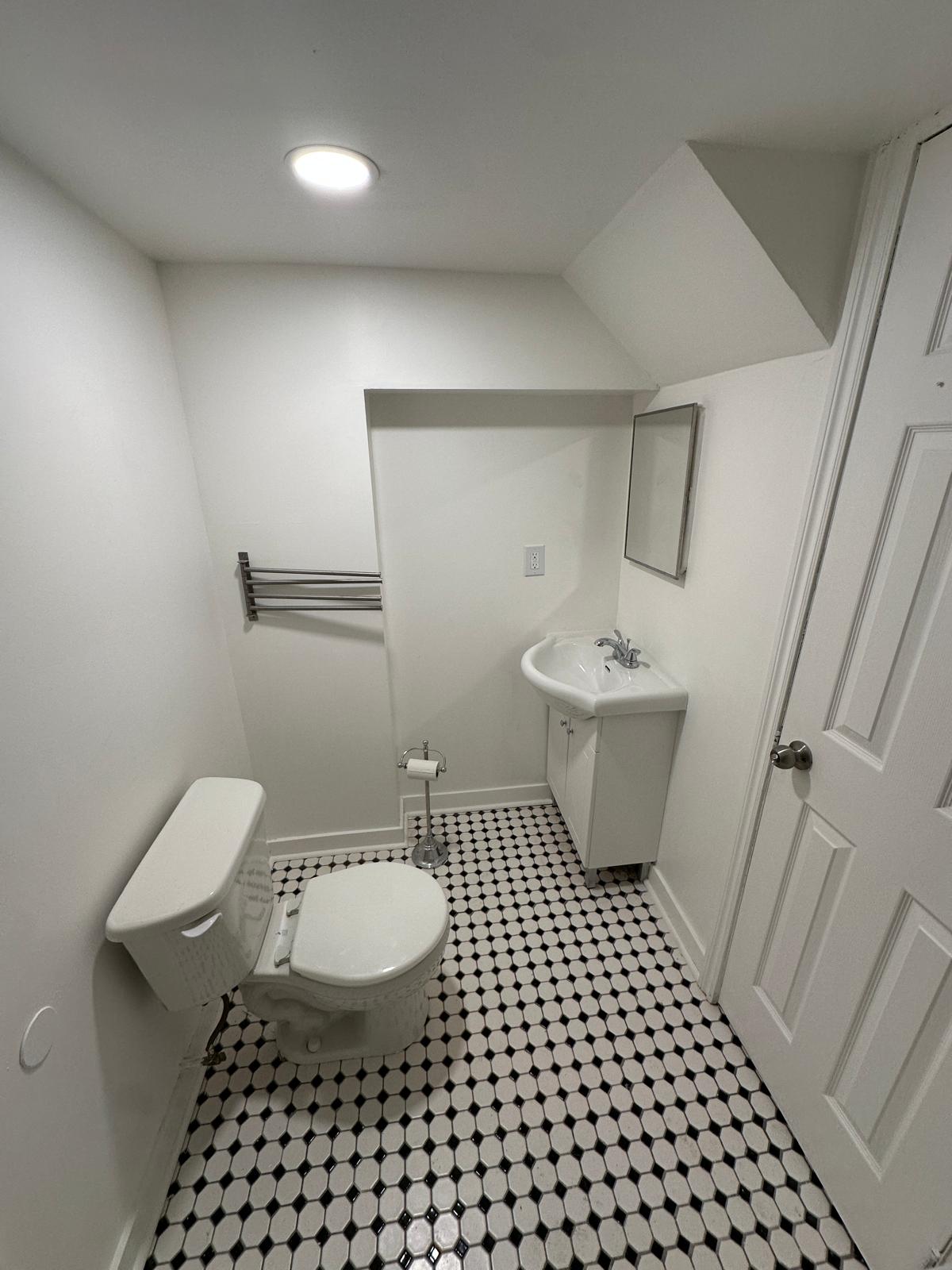 1 Bedroom Basement Apartment steps from Rideau Canal