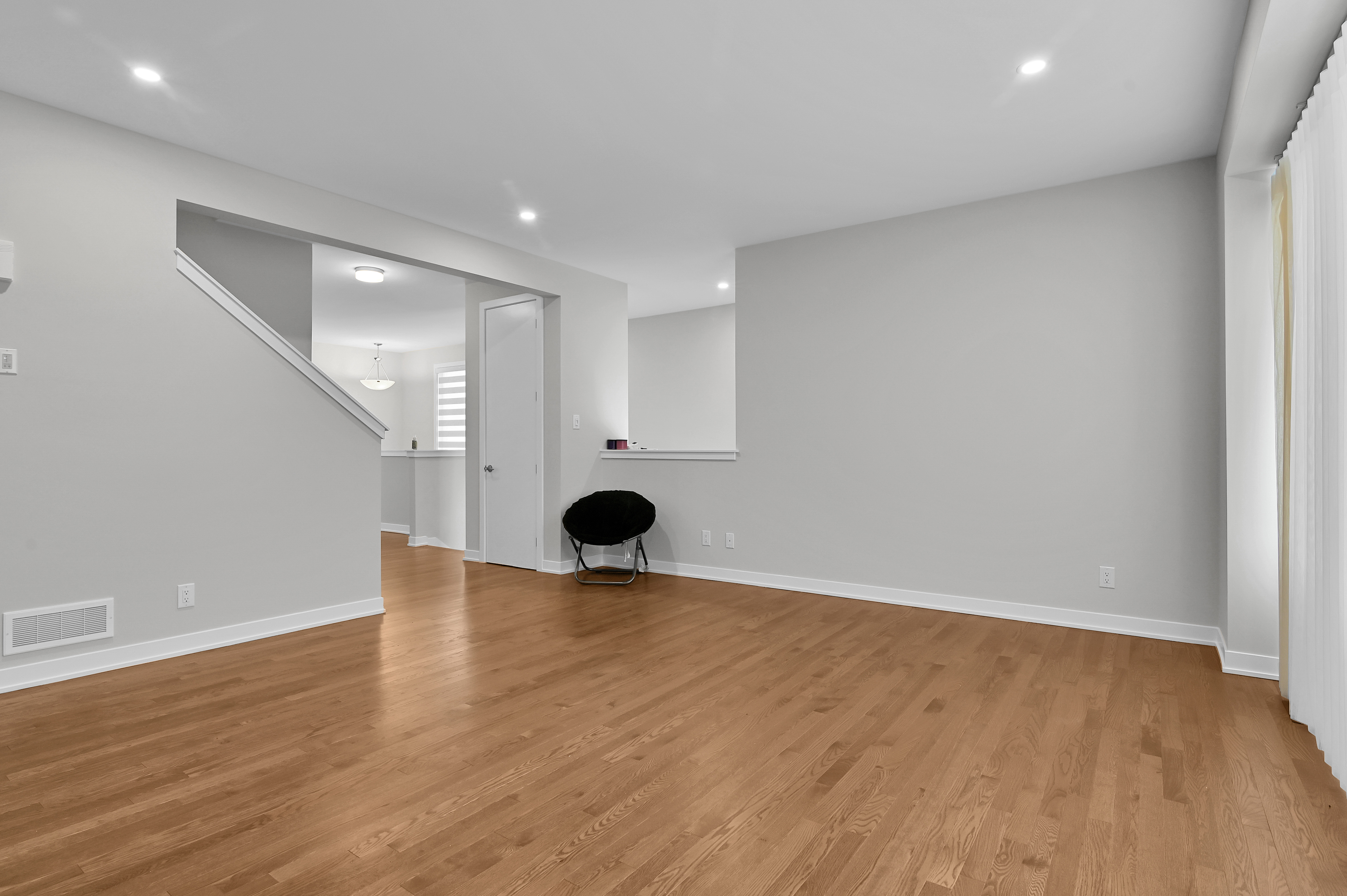 Listing photo thumbnail